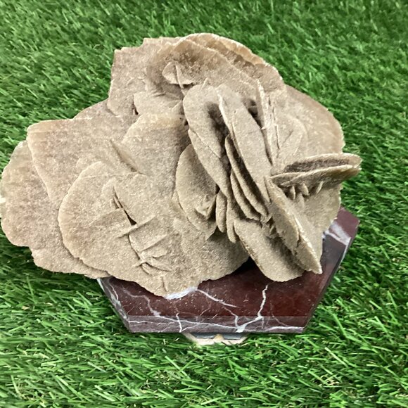 Desert Rose Selenite Crystal Formation on Marble base - Picture 3 of 10